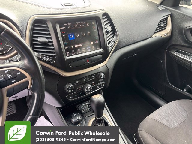 Used 2015 Jeep Cherokee Latitude w/ Comfort/Convenience Group AWD/4WD image 22