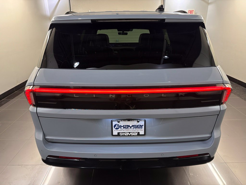 Used 2027 Lincoln Navigator Reserve w/ Jet Appearance Package AWD/4WD image 5