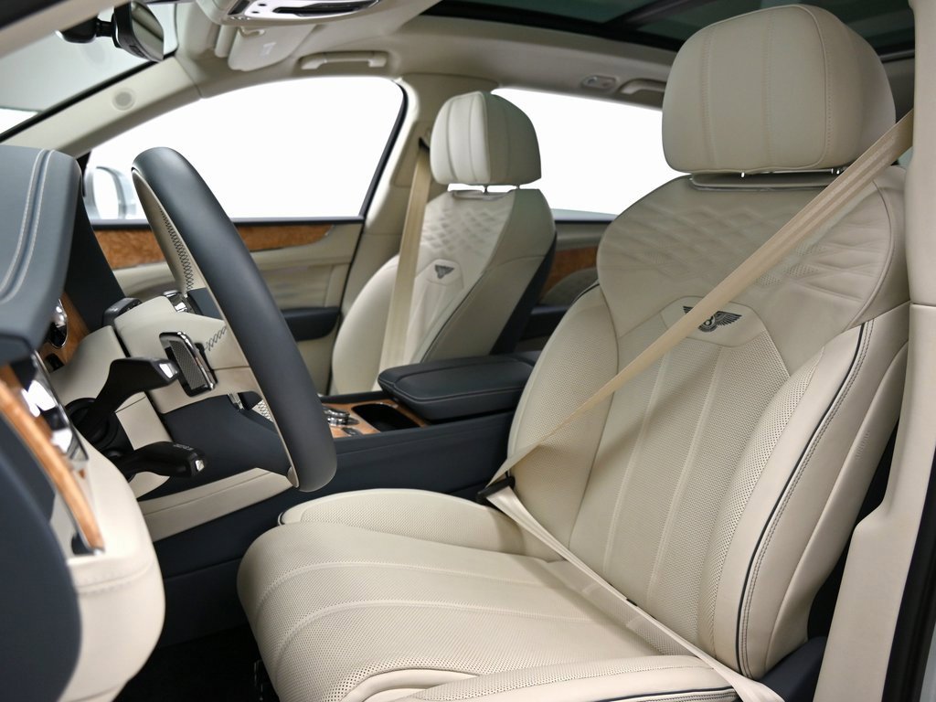 Certified 2025 Bentley Bentayga Extended Wheelbase image 13
