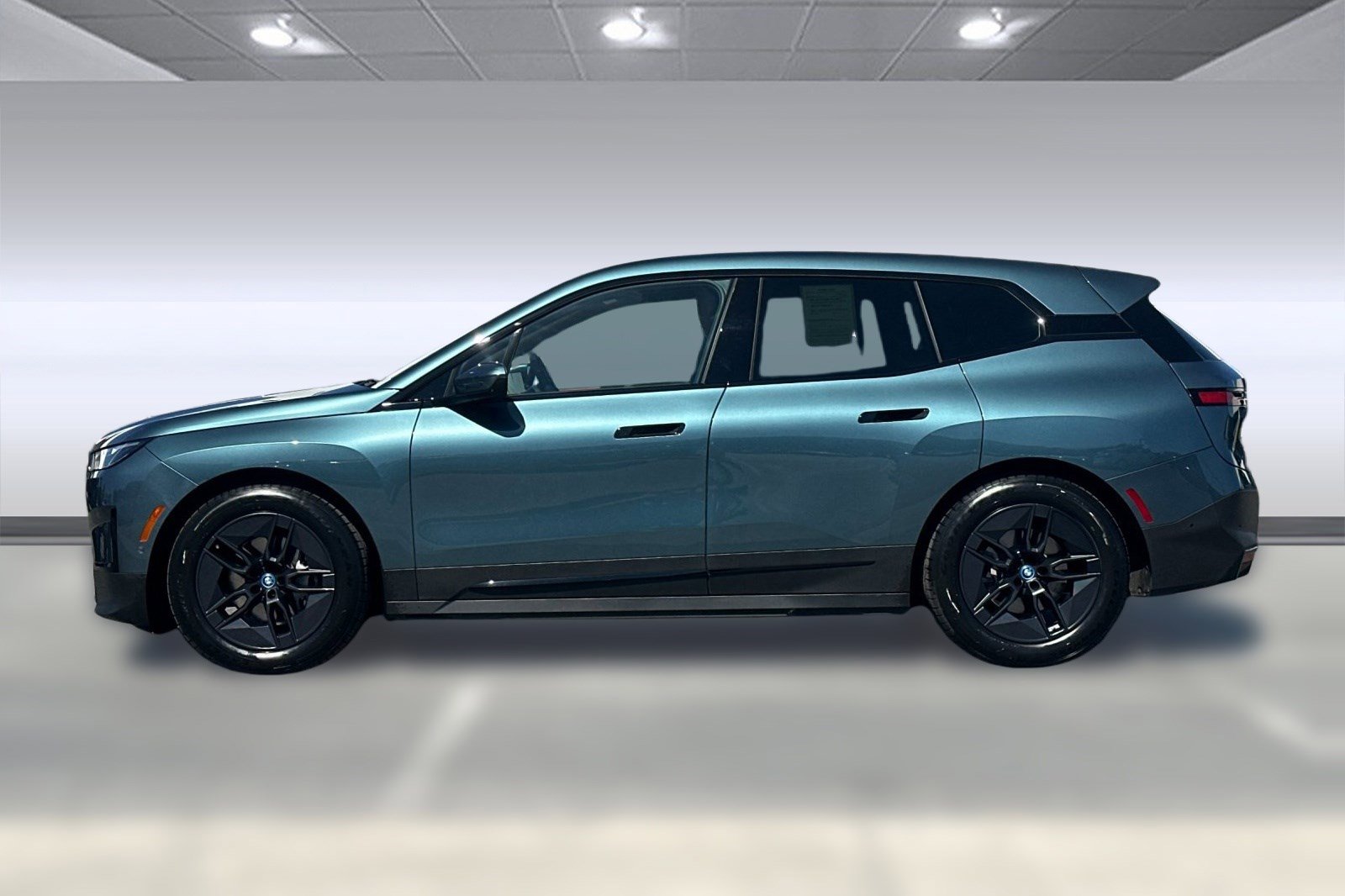 Certified 2023 BMW iX xDrive50 w/ Premium Package AWD/4WD image 2