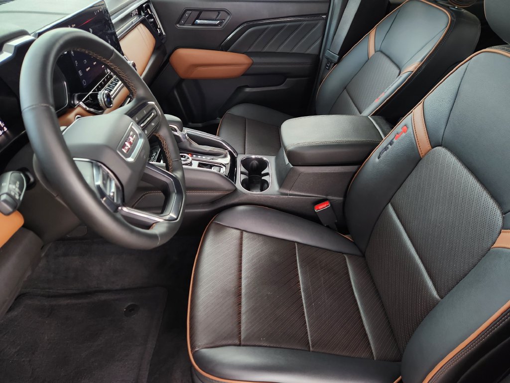 Used 2023 GMC Canyon AT4 w/ AT4 Premium Package AWD/4WD image 14