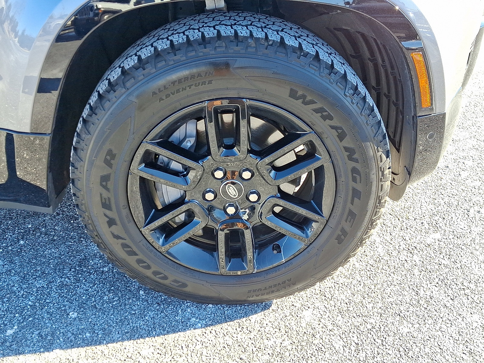 Used 2024 Land Rover Defender 110 X-Dynamic SE image 8