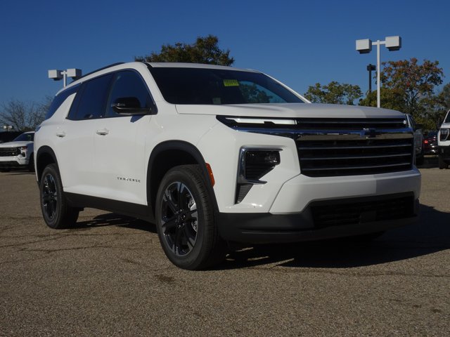 New 2027 Chevrolet Traverse LT w/ Sun and Wheel Package FWD image 16