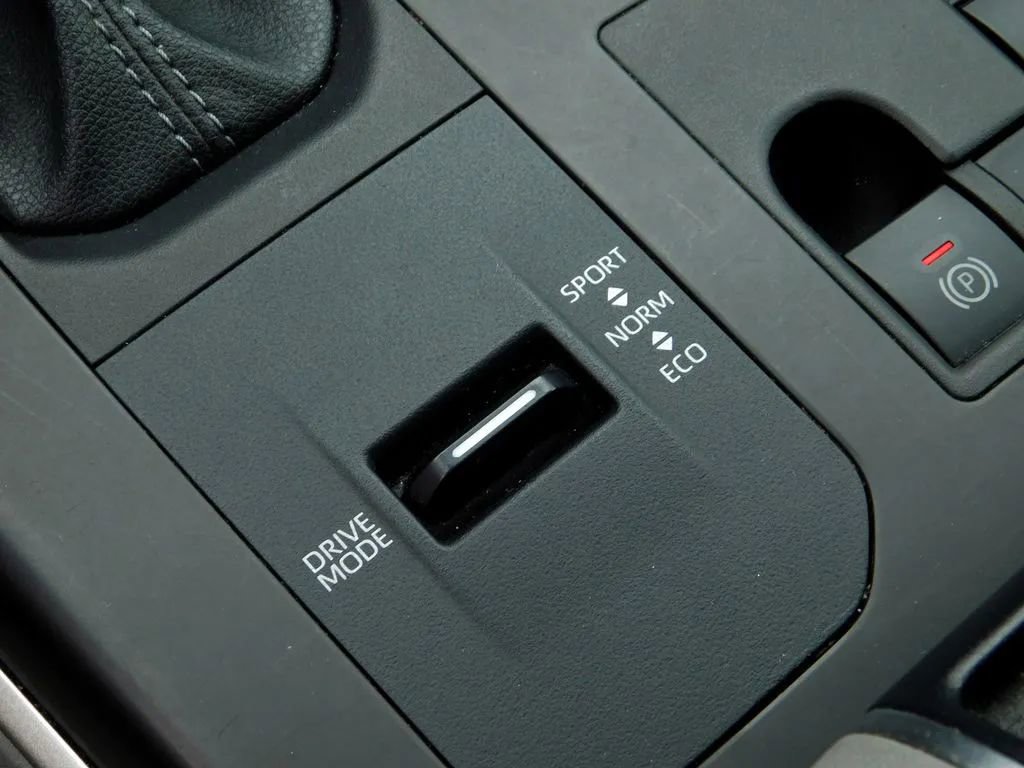 Used 2024 Toyota Highlander LE image 23