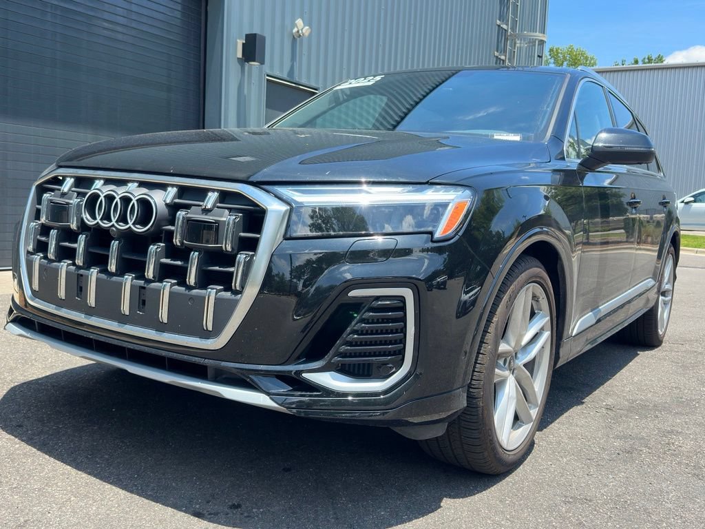 Used 2025 Audi Q7 3.0T Premium Plus w/ Premium Plus Package AWD/4WD image 3
