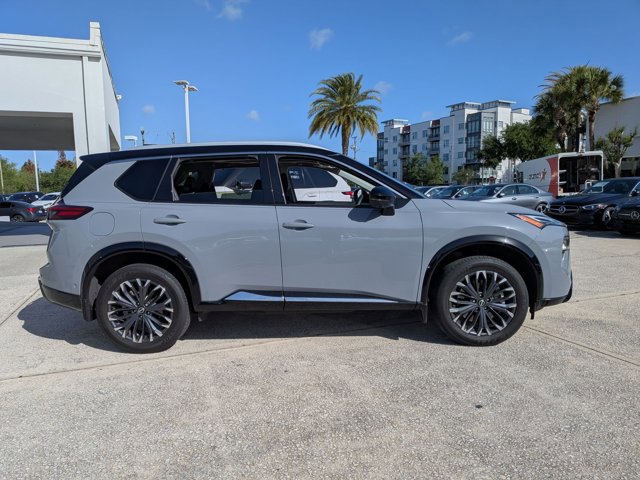 Used 2025 Nissan Rogue Platinum w/ Tech Package image 4