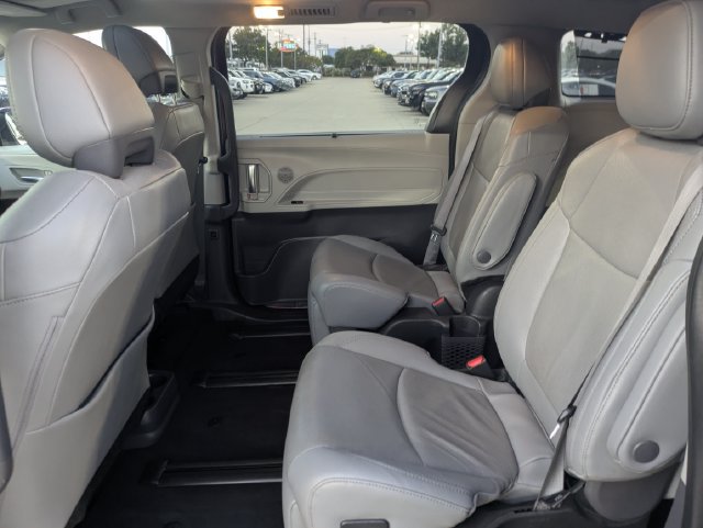 Used 2024 Toyota Sienna Limited FWD image 26