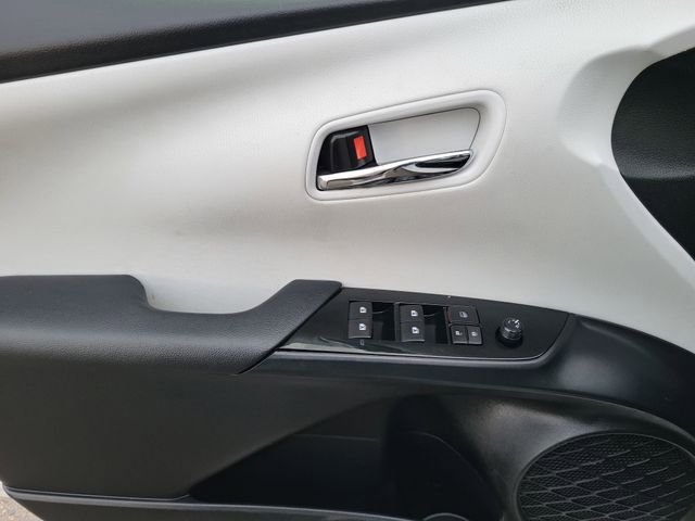Used 2017 Toyota Prius Three image 26