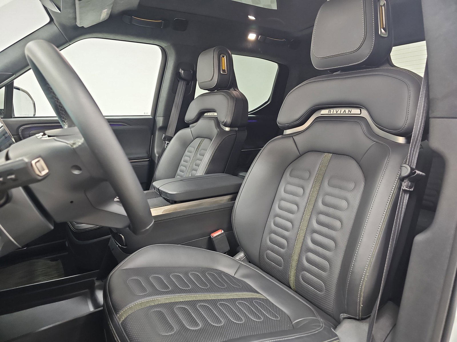 Used 2023 Rivian R1T Adventure image 20