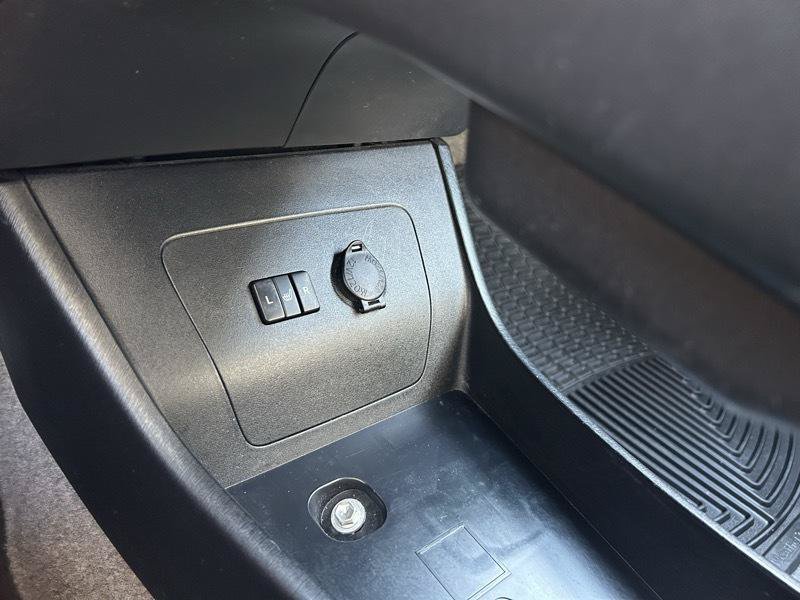 Used 2015 Toyota Prius Five FWD image 17