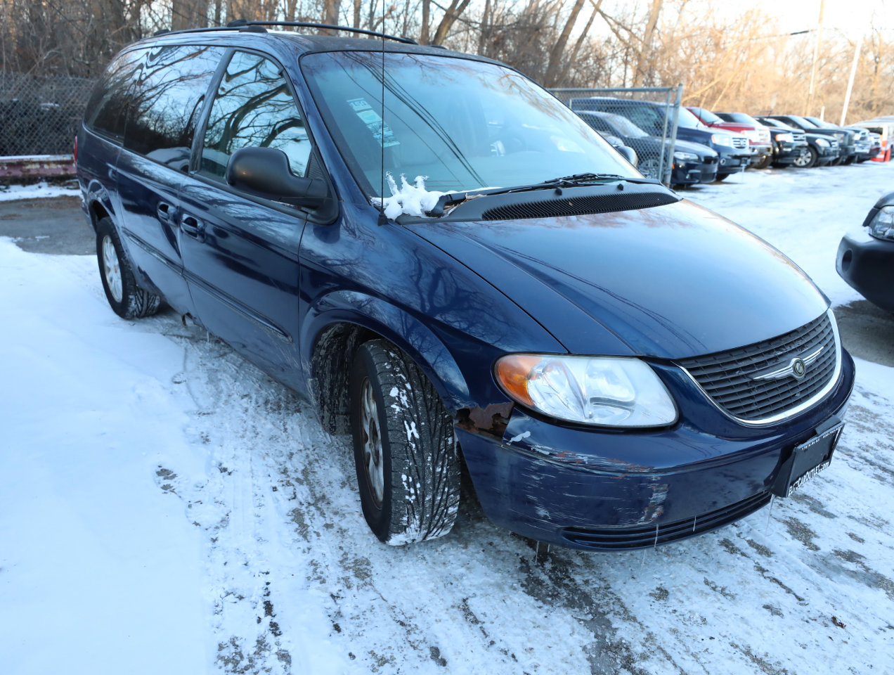 Used 2002 Chrysler Town & Country EX image 4
