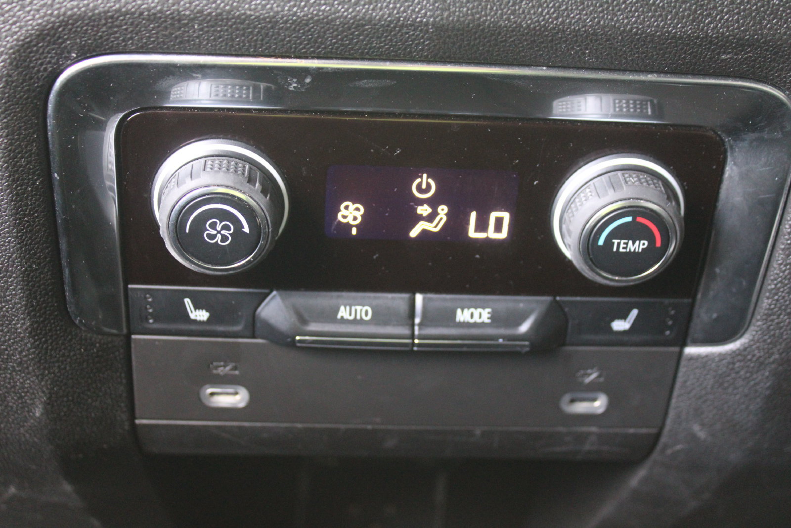 Used 2022 Chevrolet Tahoe RST w/ Luxury Package RWD image 28