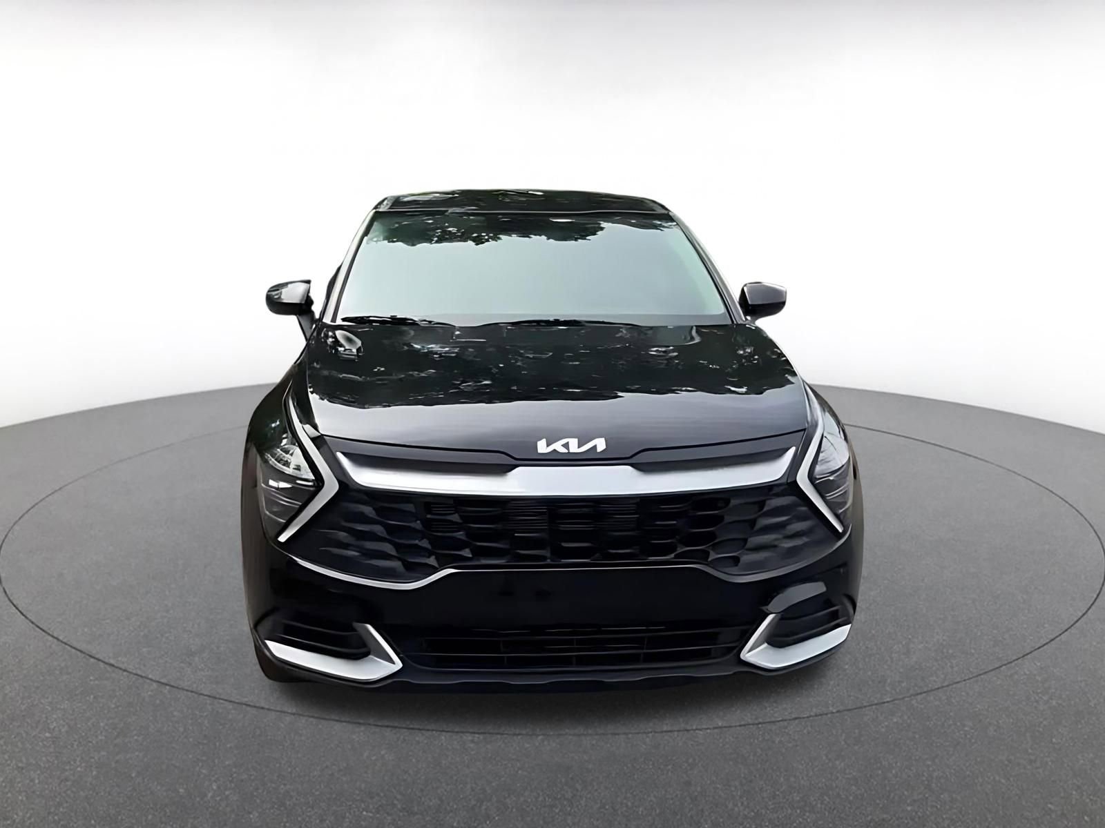 Used 2025 Kia Sportage LX image 4