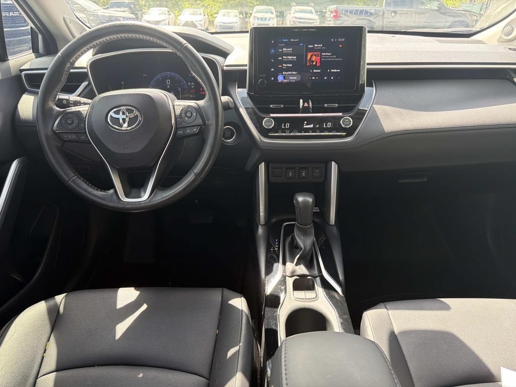 Used 2023 Toyota Corolla Cross XLE w/ Convenience Package FWD image 18
