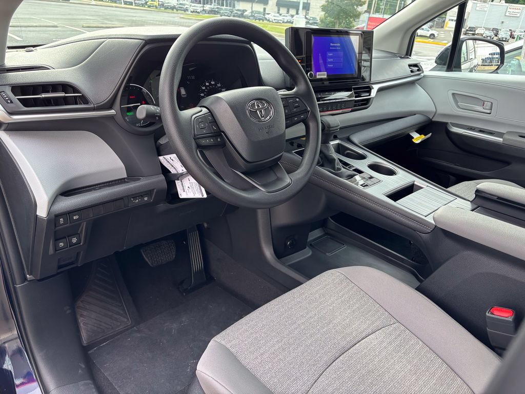 New 2026 Toyota Sienna LE FWD image 9