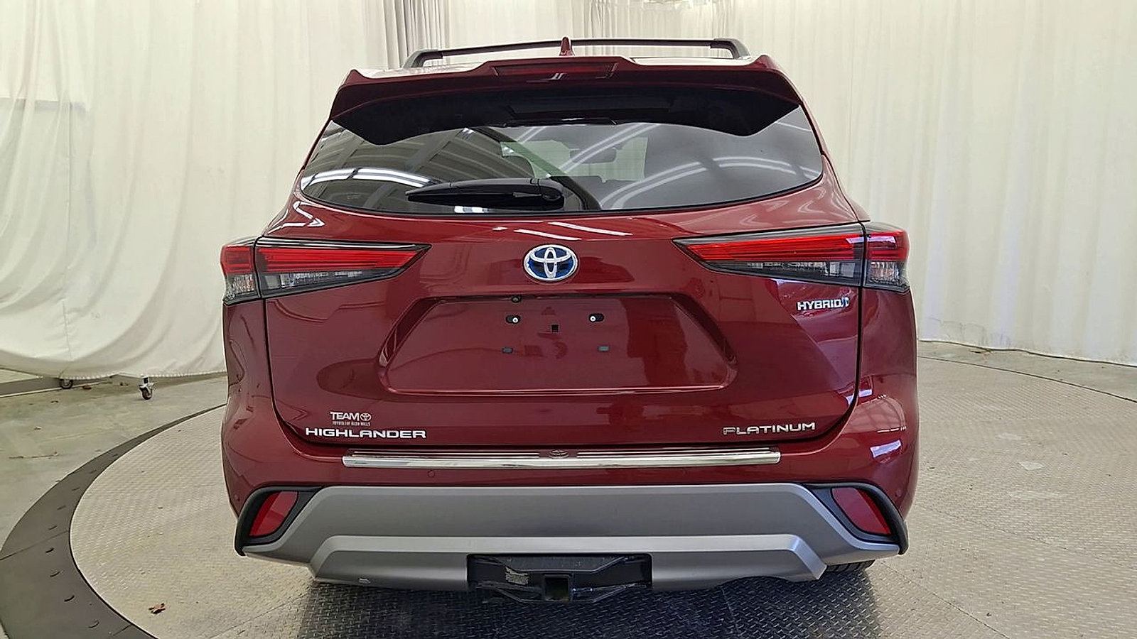 Used 2023 Toyota Highlander Platinum AWD/4WD image 2