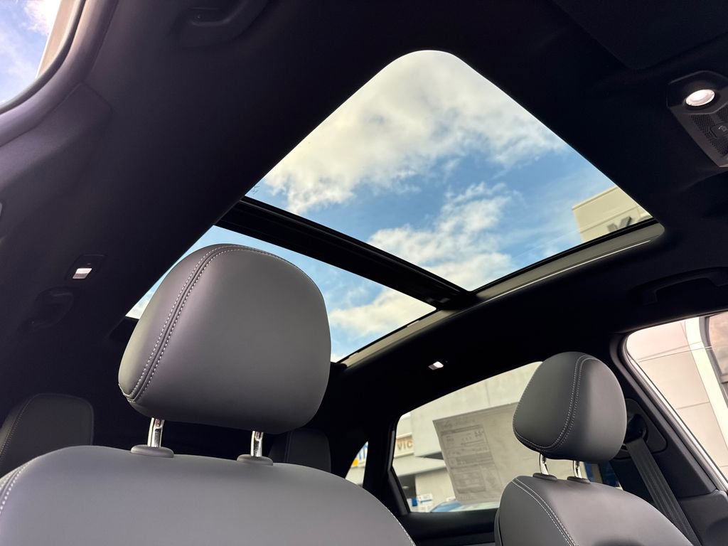 New 2025 VinFast VF 8 Plus AWD/4WD image 16