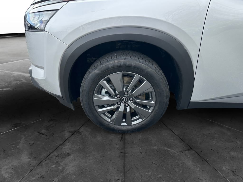Used 2024 Nissan Pathfinder SV w/ SV Premium Package image 14