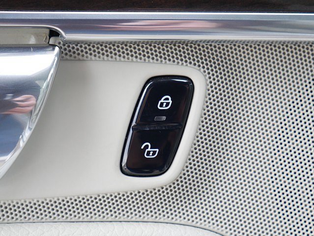 Used 2016 Volvo XC90 T6 Momentum w/ Momentum Plus Package image 26