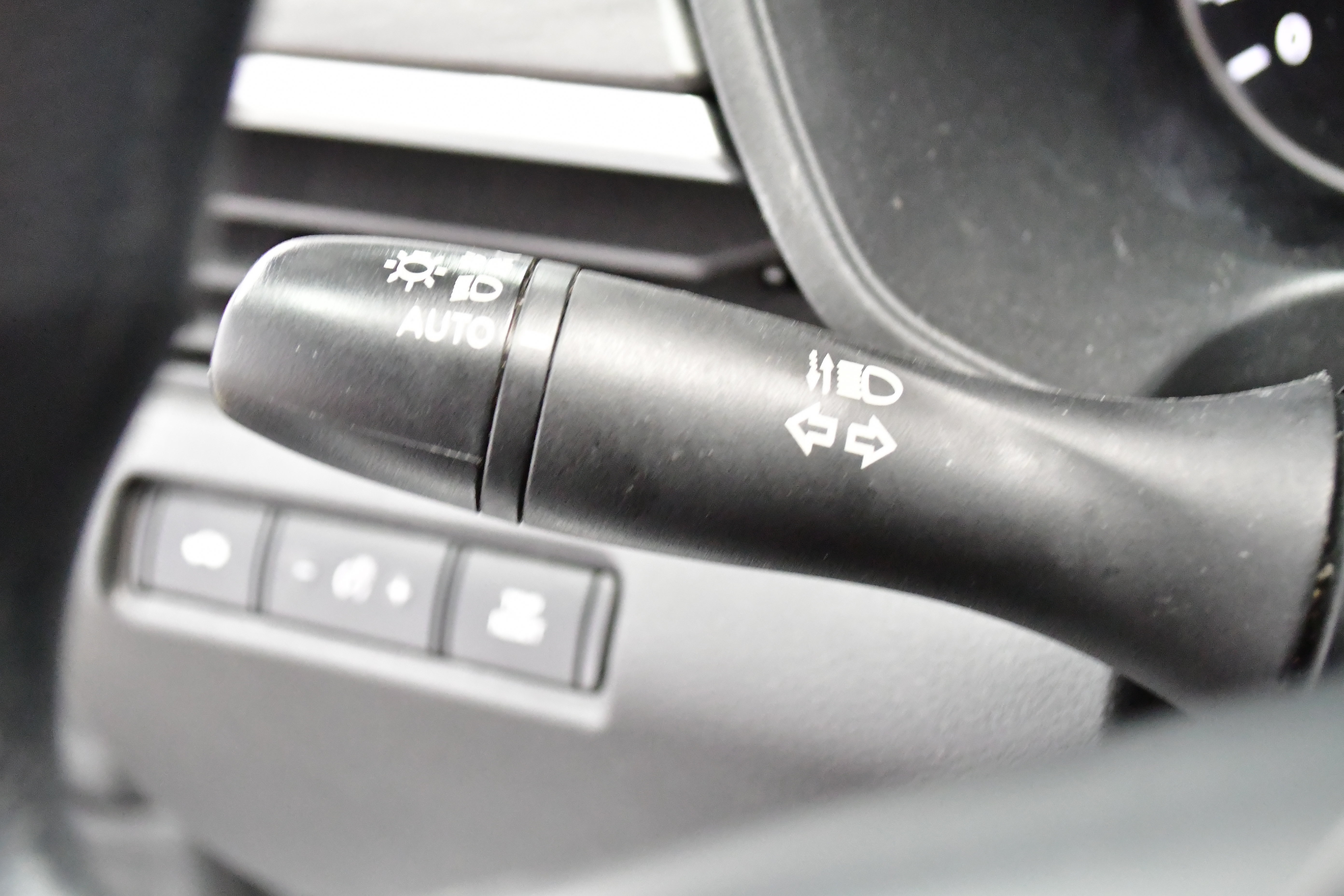 Used 2025 Nissan Altima 2.5 SV FWD image 21