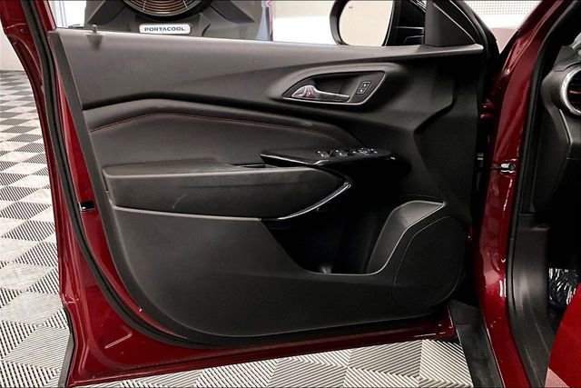 Used 2024 Chevrolet Trax RS w/ Sunroof Package image 21