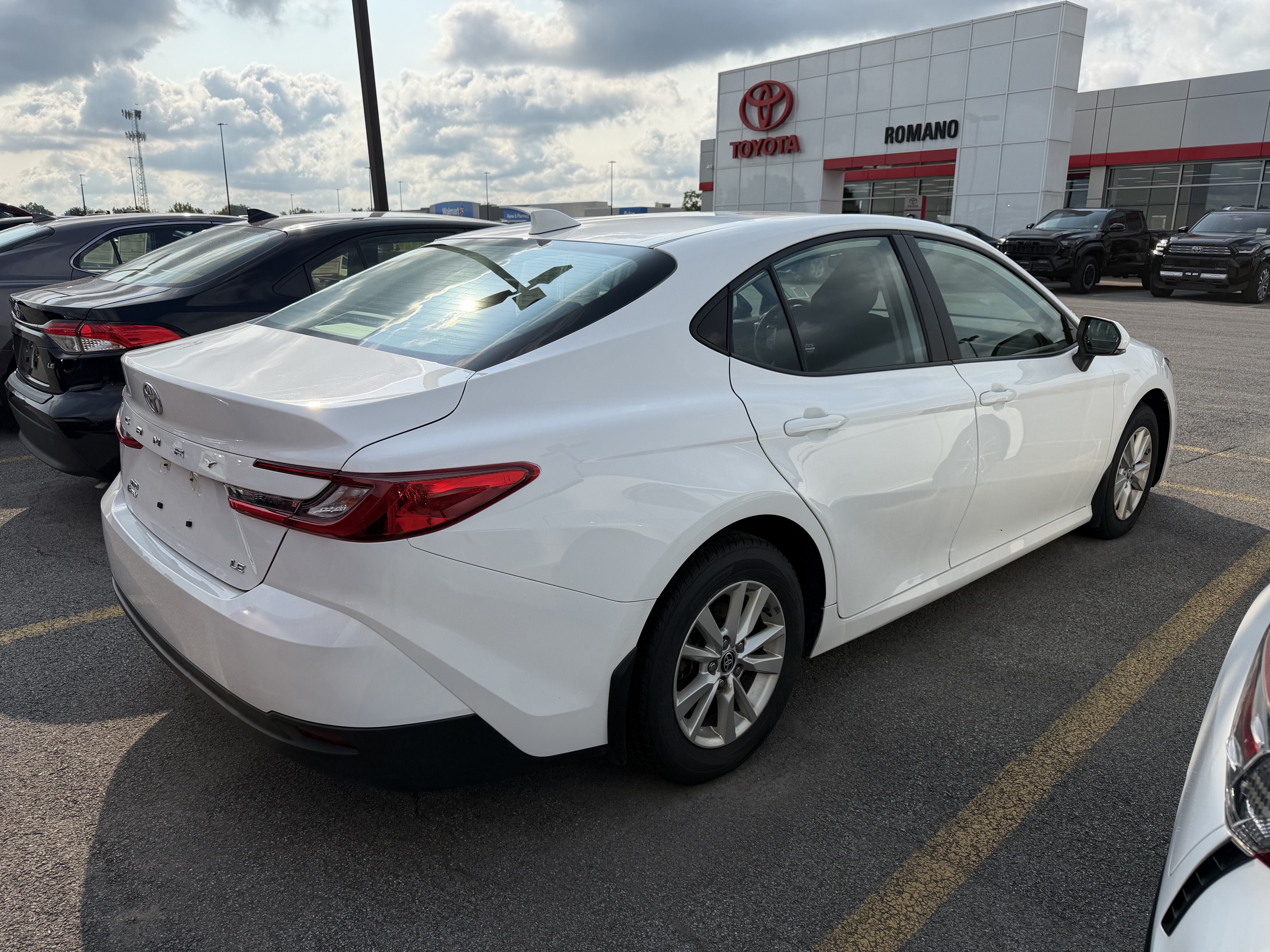 Used 2025 Toyota Camry LE AWD/4WD image 6