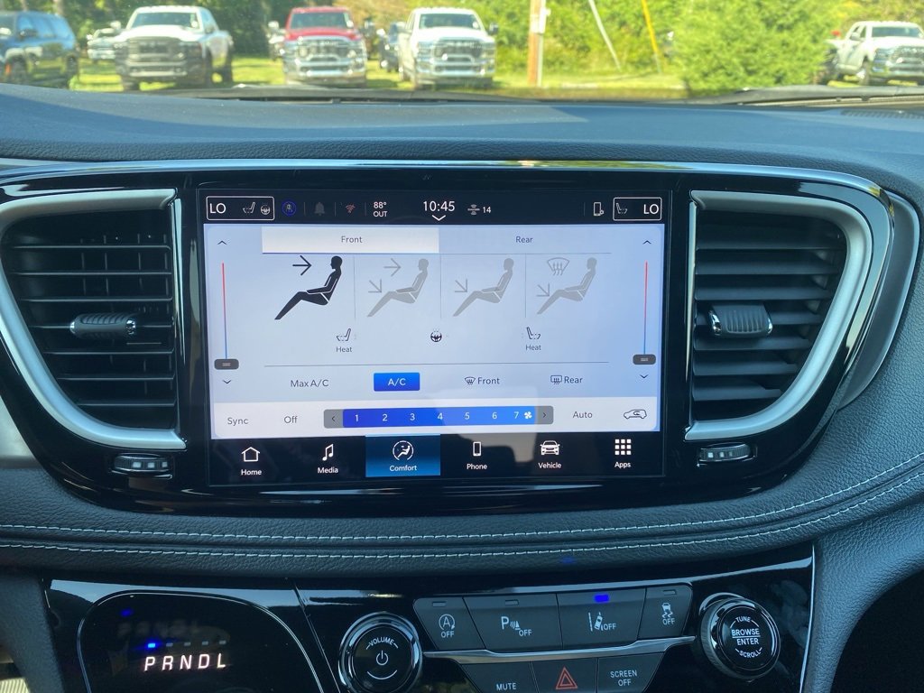 New 2026 Chrysler Pacifica Select w/ S Appearance Package image 32