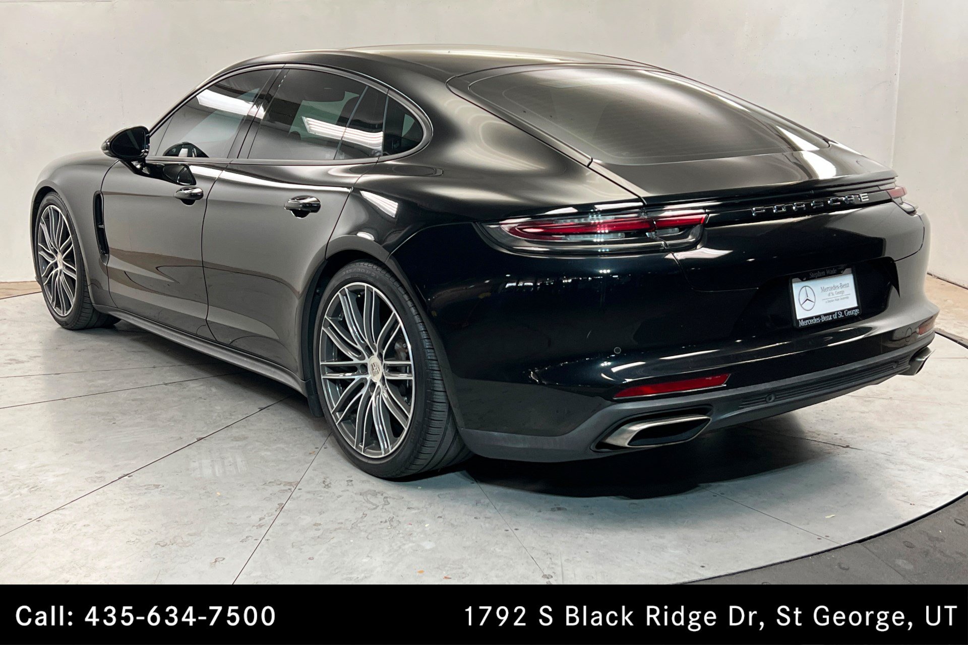 Used 2017 Porsche Panamera 4 AWD/4WD image 3