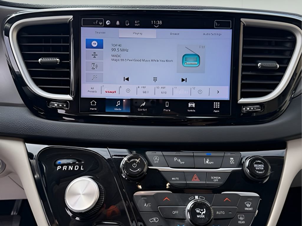 Used 2023 Chrysler Pacifica Touring-L image 20