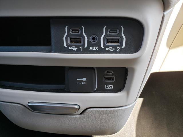 Used 2022 Chrysler Pacifica Touring-L FWD image 19