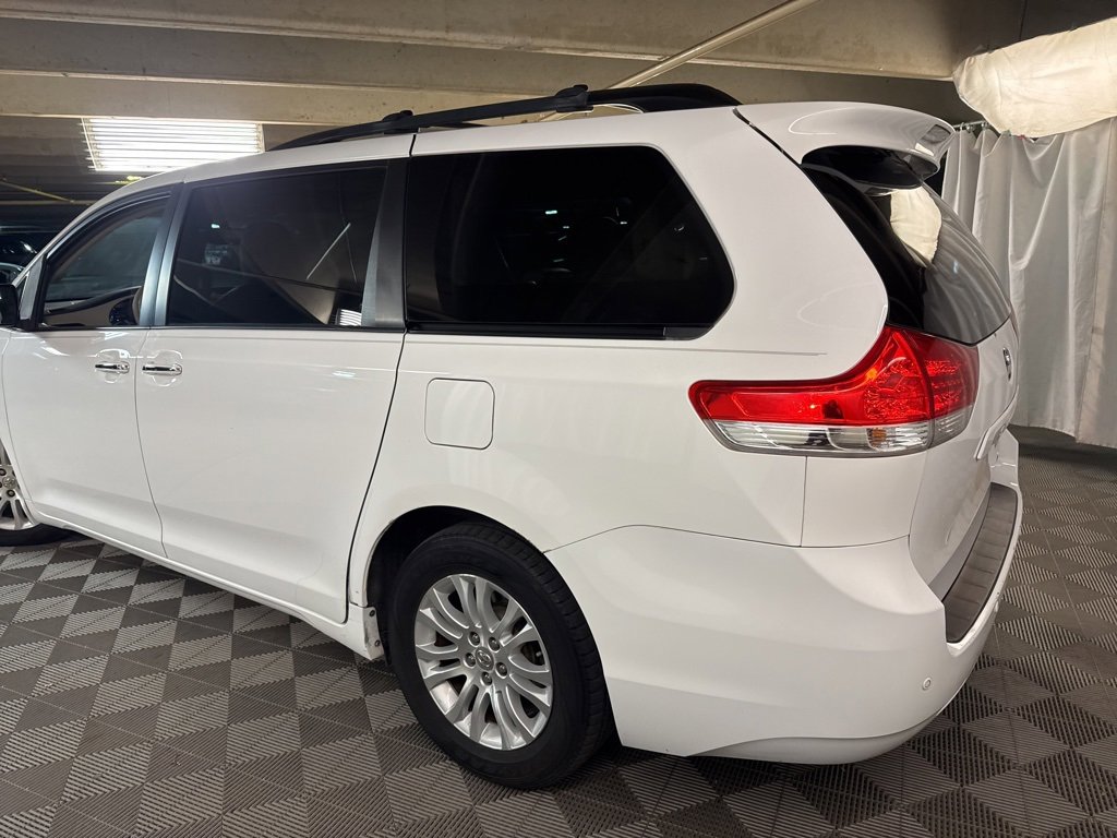 Used 2012 Toyota Sienna XLE image 5