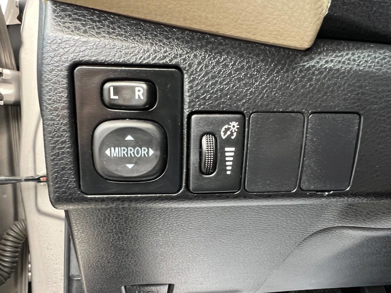 Used 2014 Toyota Corolla LE FWD image 26
