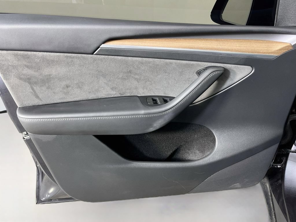 Used 2024 Tesla Model Y Long Range RWD image 24