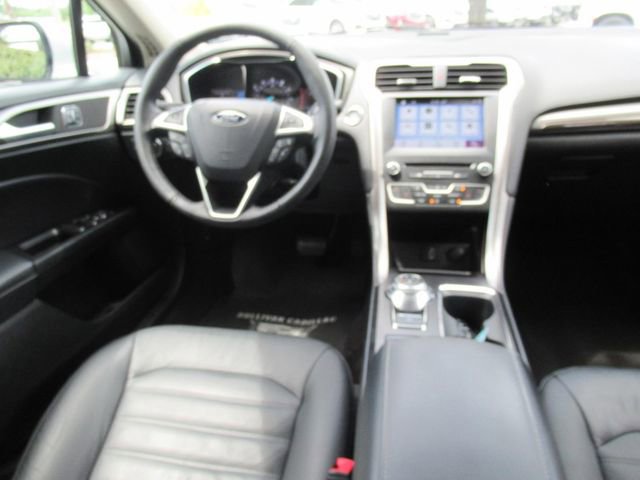 Used 2017 Ford Fusion SE w/ Fusion SE Technology Package FWD image 12