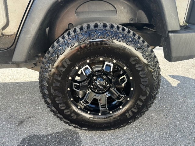 Used 2017 Jeep Wrangler Unlimited Sport w/ Connectivity Group image 12