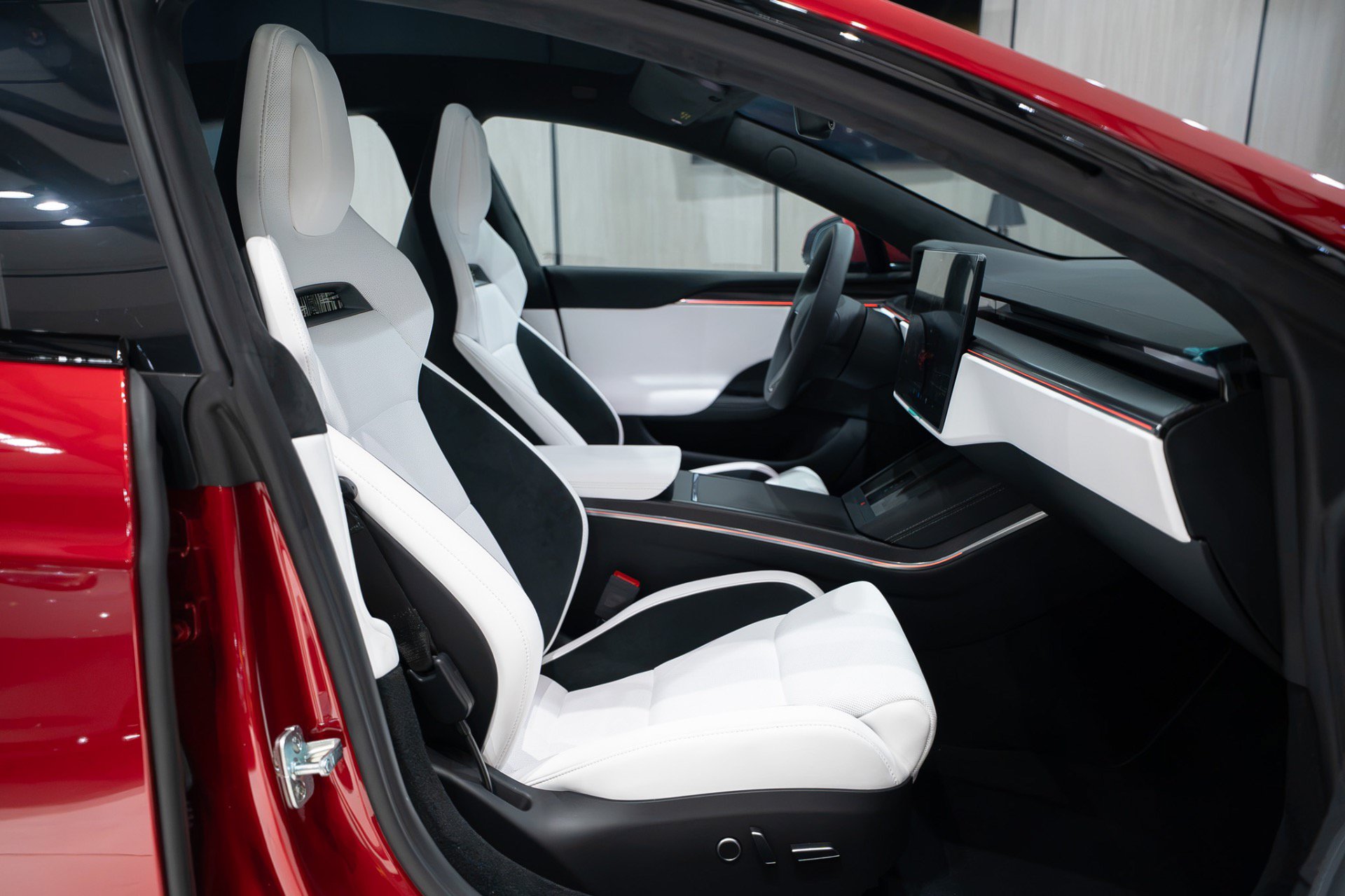 Used 2026 Tesla Model S Plaid AWD/4WD image 33
