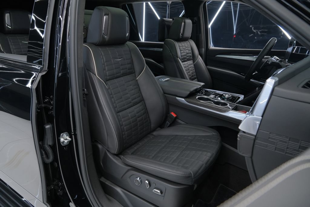 Used 2026 Cadillac Escalade ESV V AWD/4WD image 34