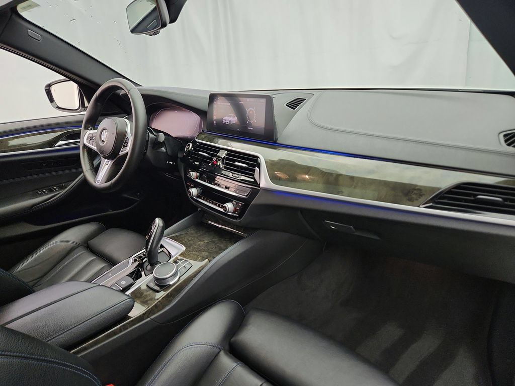 Used 2020 BMW 530i xDrive w/ M Sport Package AWD/4WD image 32