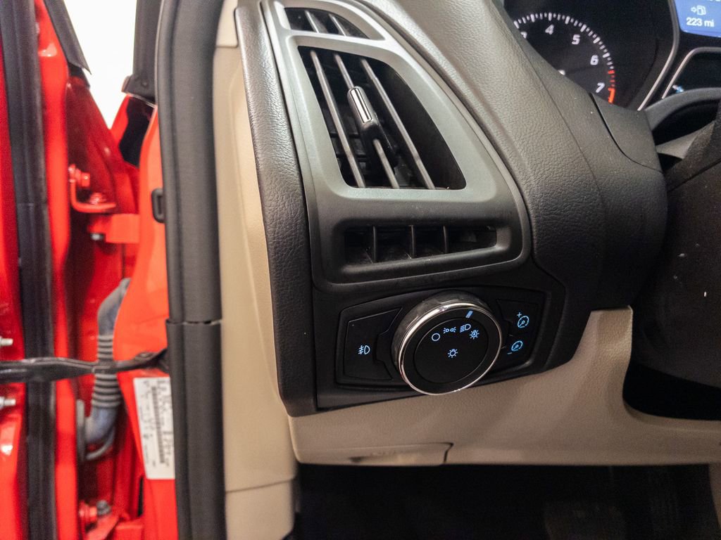 Used 2012 Ford Focus SEL image 22