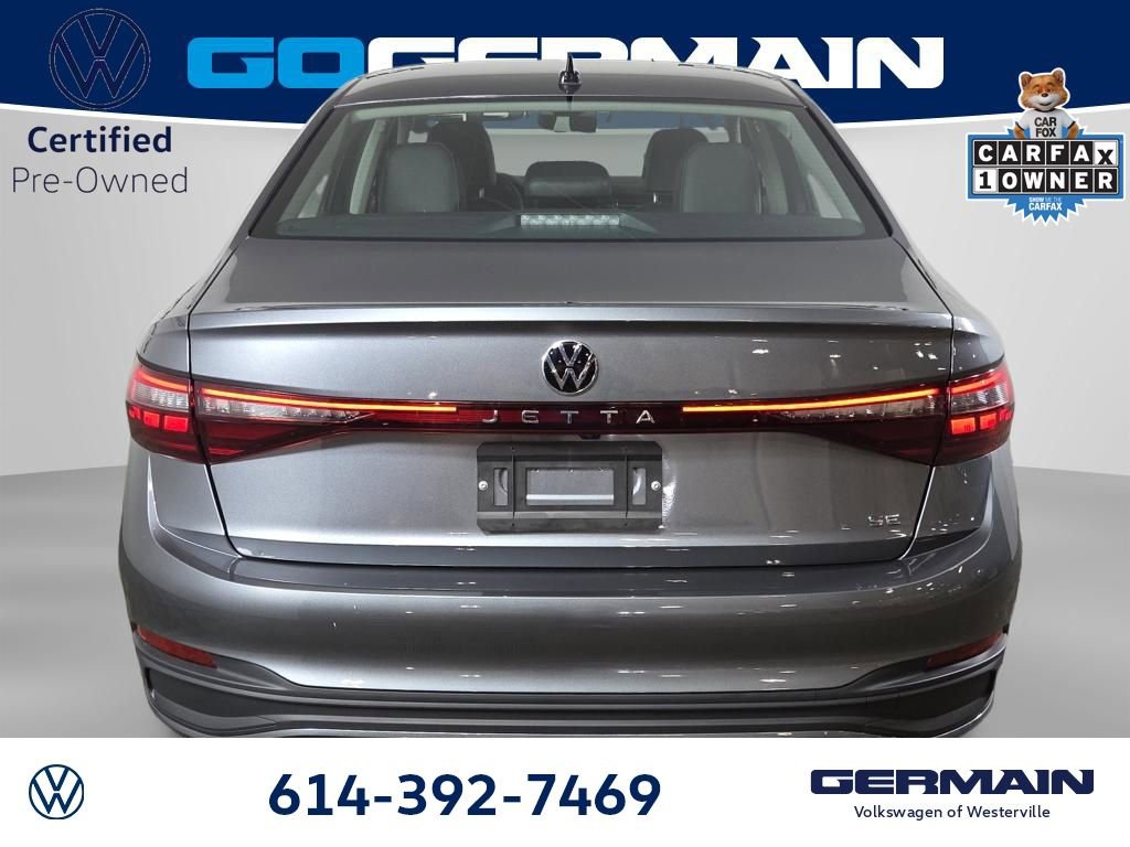 Certified 2025 Volkswagen Jetta SE w/ Sunroof Package image 9