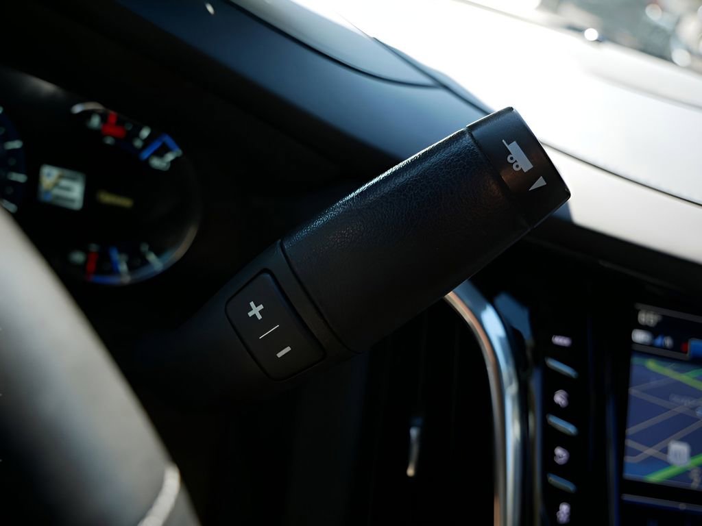 Used 2020 Cadillac Escalade Platinum AWD/4WD image 24