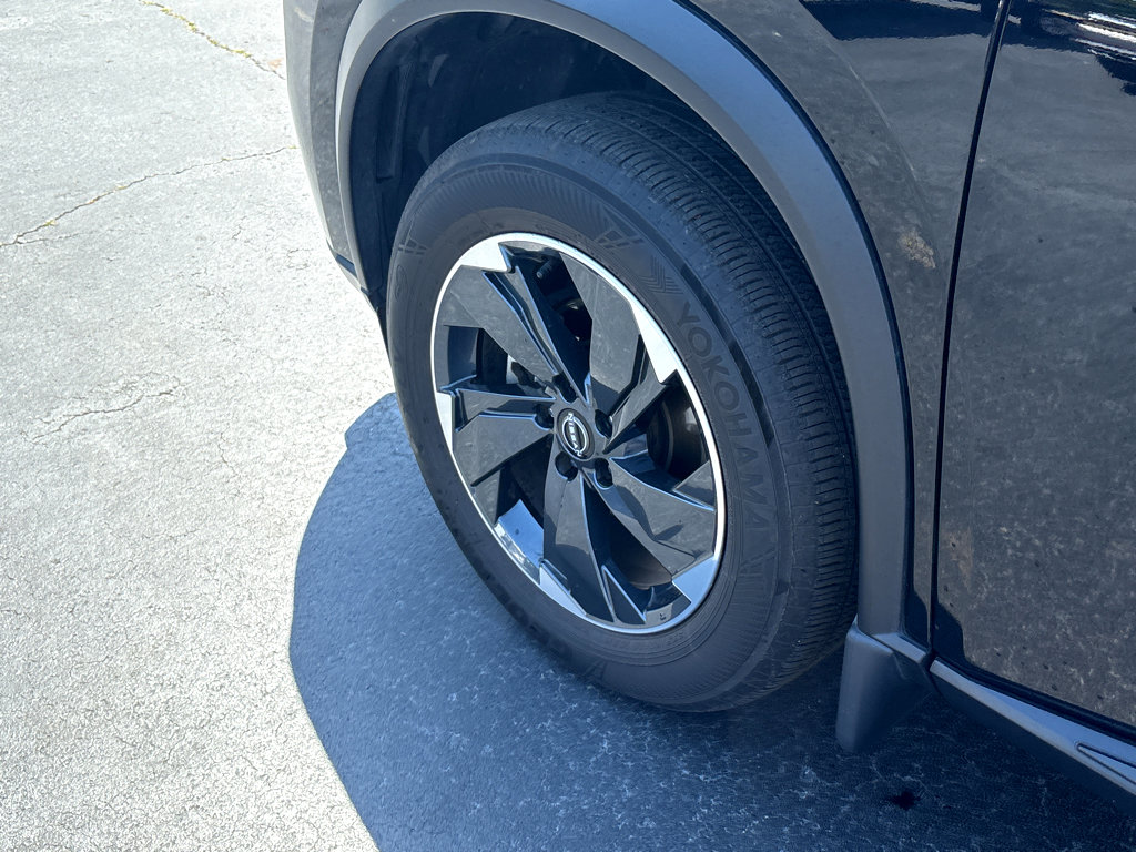 Used 2024 Nissan Rogue SV w/ SV Premium Package image 27