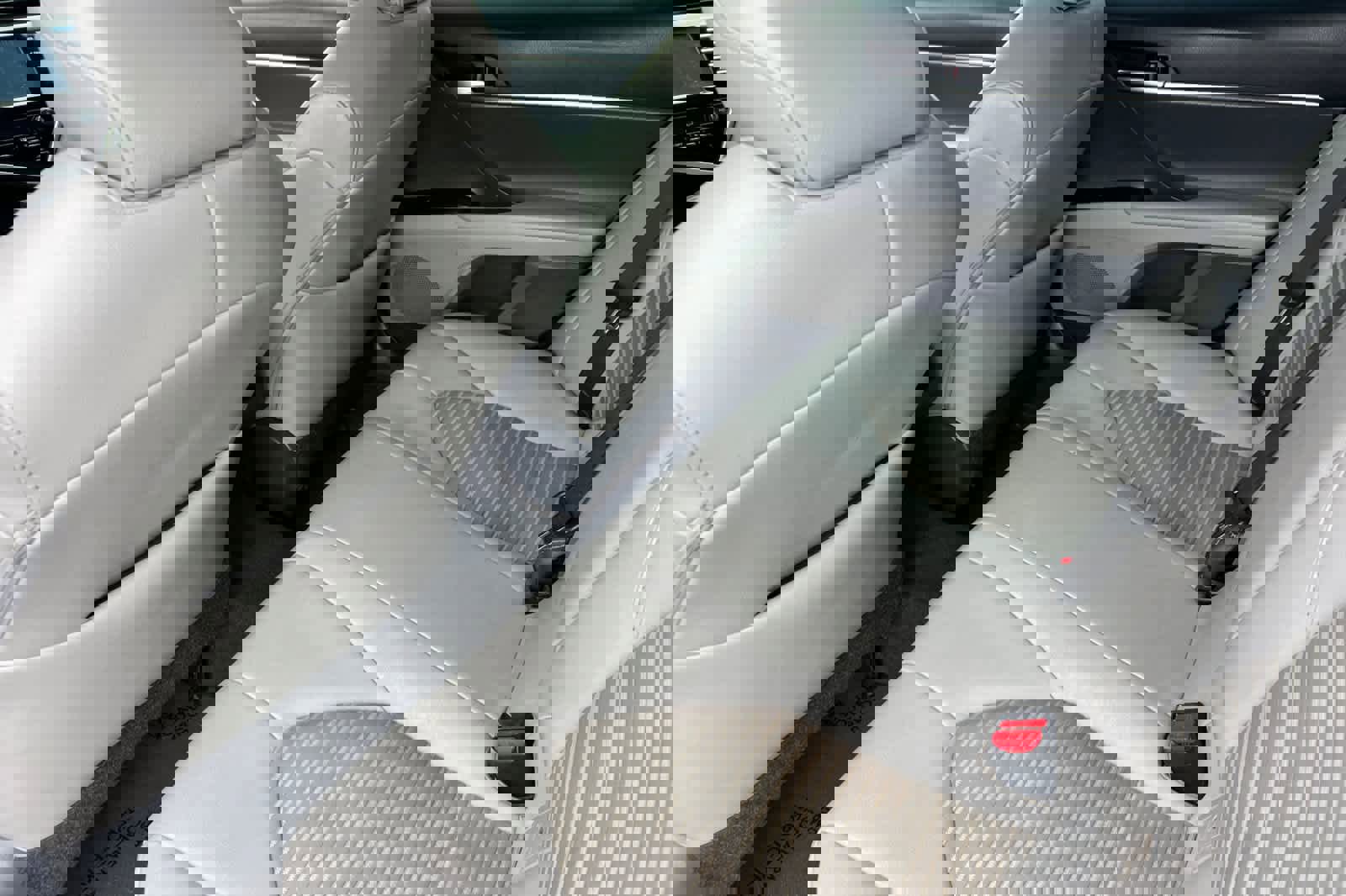 Used 2018 Toyota Camry SE image 4