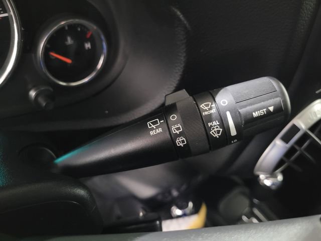 Used 2018 Jeep Wrangler Unlimited Sahara w/ Connectivity Group image 38