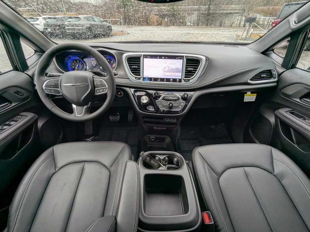 New 2025 Chrysler Pacifica Select image 5