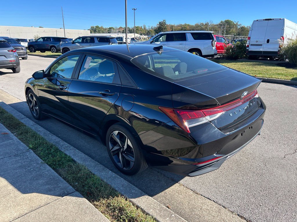 Used 2023 Hyundai Elantra SEL w/ Convenience Package FWD image 4
