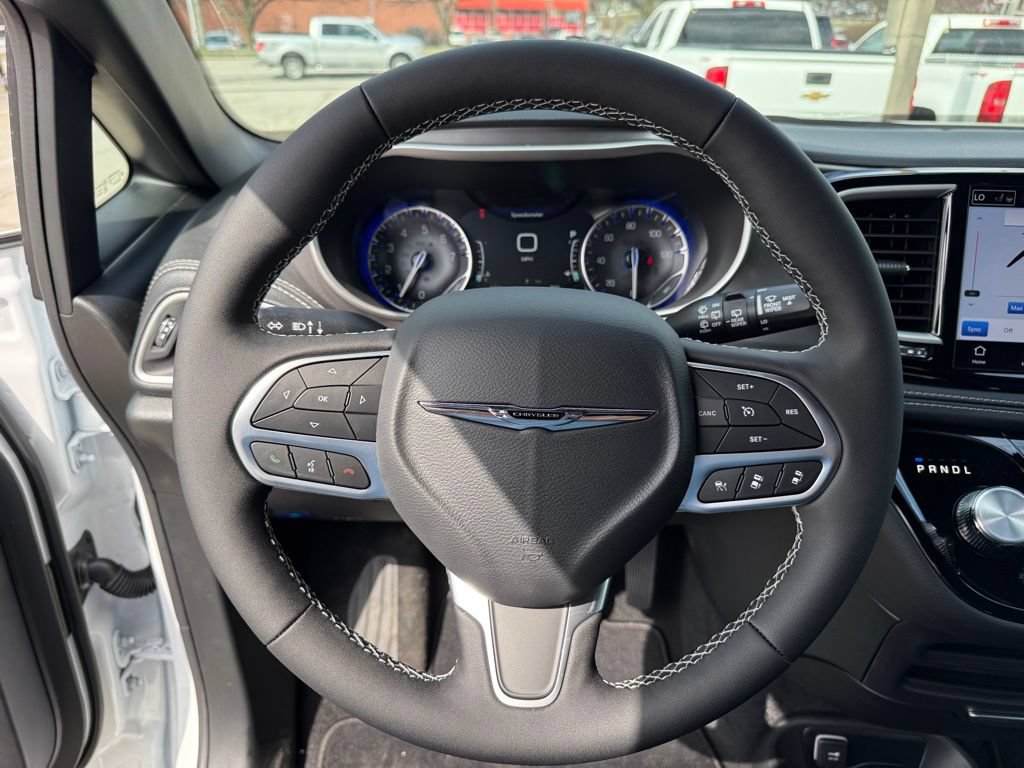 New 2026 Chrysler Pacifica Select FWD image 14