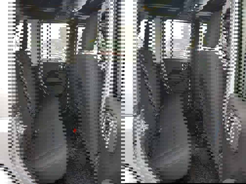 Used 2020 Jeep Wrangler Unlimited Sahara image 23