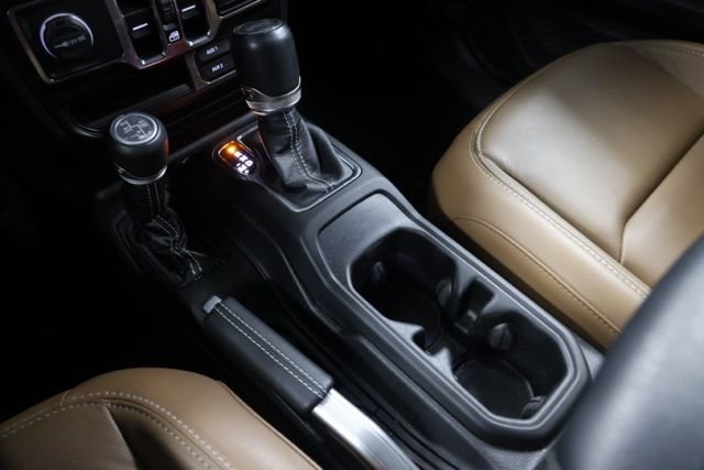 Used 2022 Jeep Wrangler Unlimited Sahara w/ LED Lighting Group AWD/4WD image 26