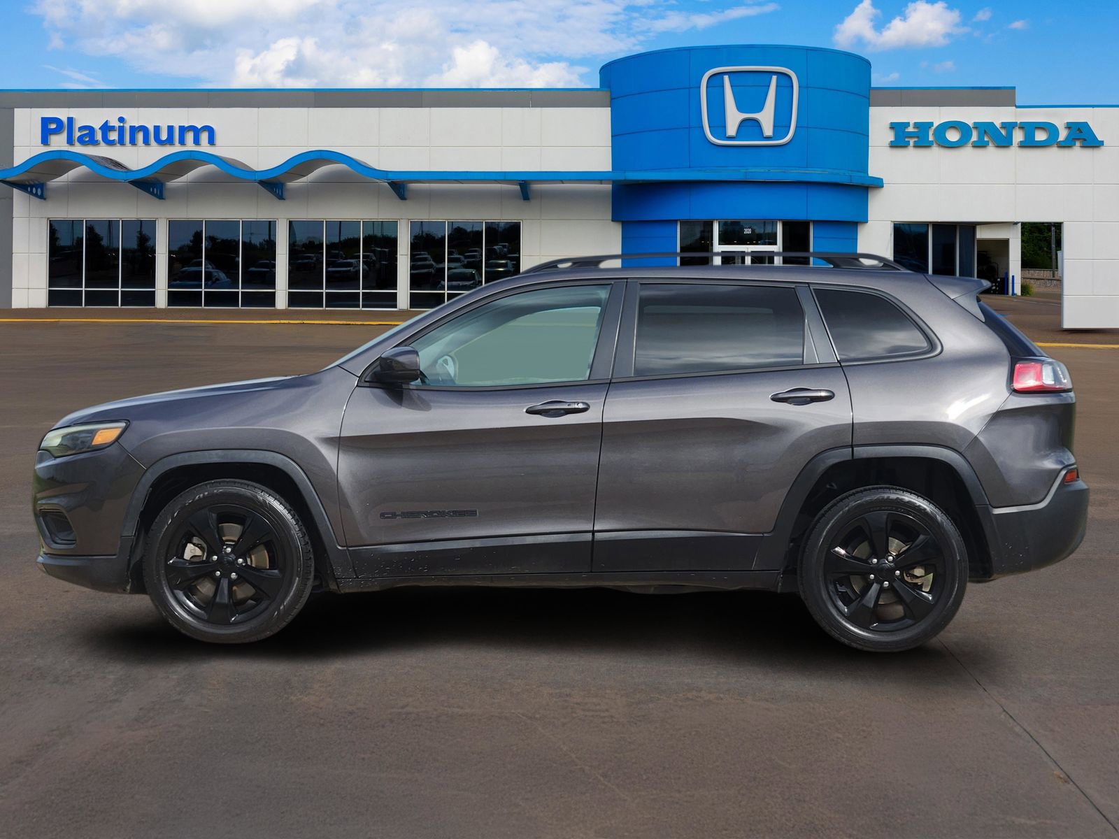 Used 2019 Jeep Cherokee Latitude Plus image 3